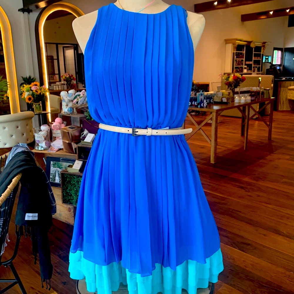 Jessica Simpson pleated dress w belt
